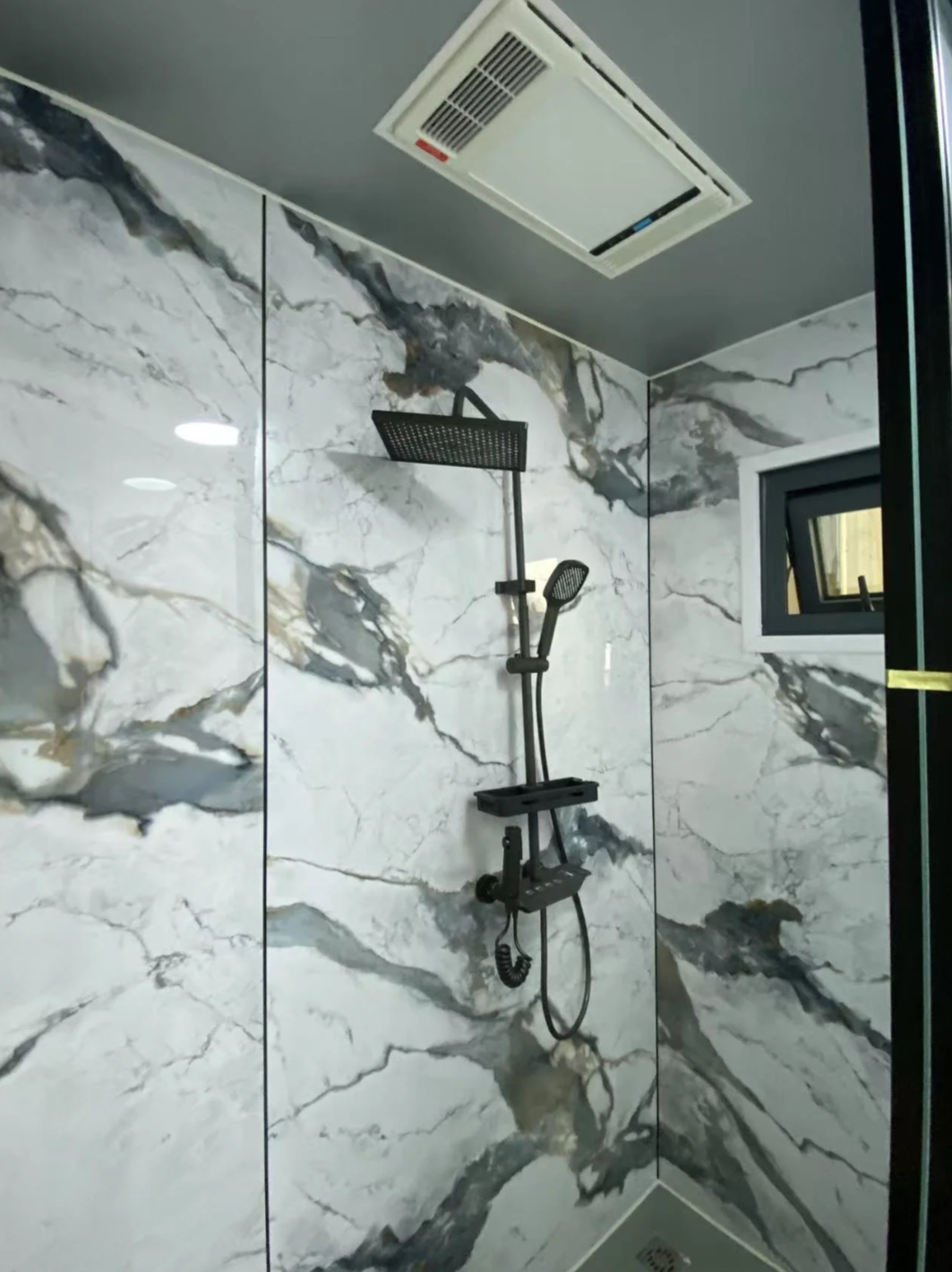 20ft Luxury Expandable Cpasule Home – Modern Prefabricated House with 2 Bedrooms, 1 Kitchen, and 1 Bathroom – Stylish,and Fully Functional Living Space