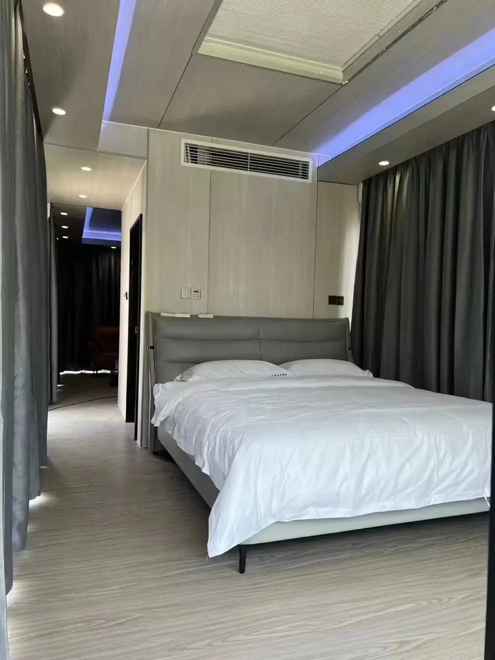 20 Ft Luxury Space Capsule House 1 Bedroom Kitchen Bathroom And Shower LCD Projector Installed