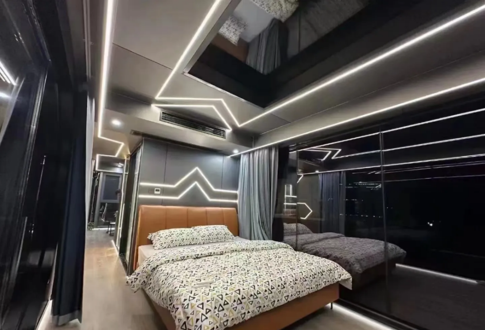 20ft Luxury Expandable Cpasule Home – Modern Prefabricated House with 2 Bedrooms, 1 Kitchen, and 1 Bathroom – Stylish,and Fully Functional Living Space