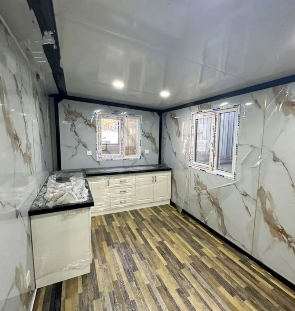 Prefabricated 40Ft Expandable Container House 4 Bedrooms 2 bath 1 kitchen Prefab Portable Mobile Tiny Home